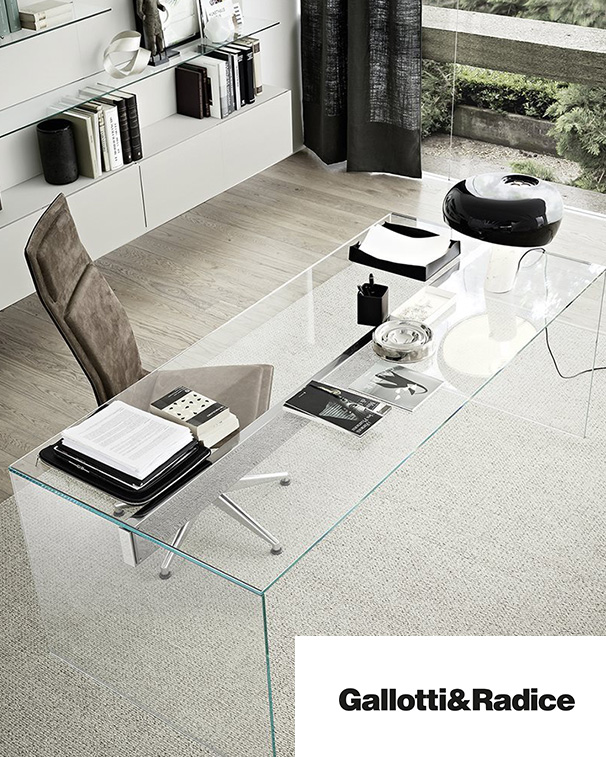 Gallotti&Radice Arbeitsplatz mit Glasschreibtisch und Sideboard