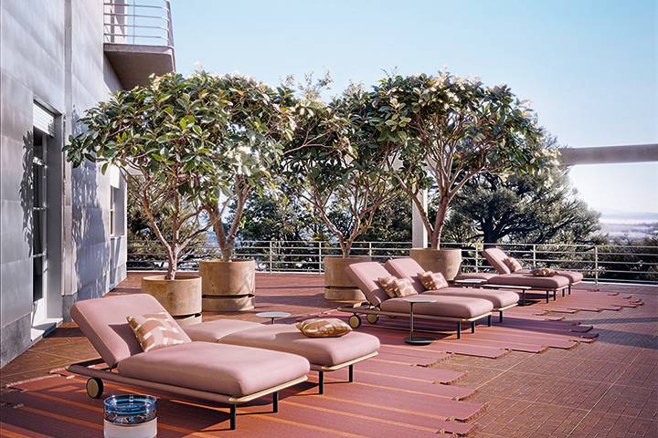 Outdoor-Living: Design, Materialien & Komfort für draußen